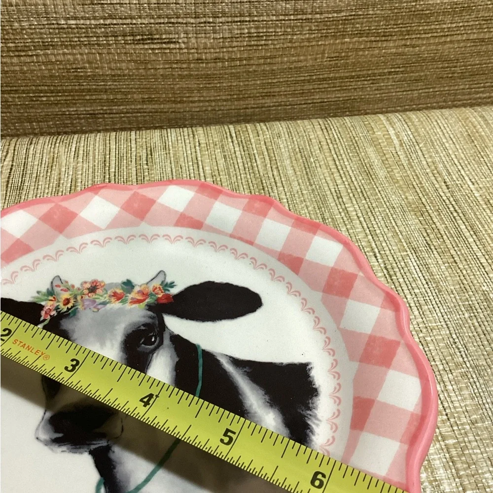 New The Pioneer Woman Cream Scalloped Plate with Cows